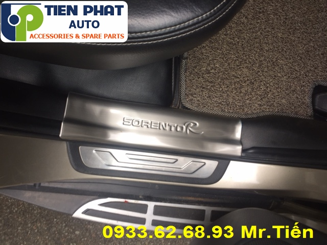 nep buoc chan chong tray cho kia sorento 2017
